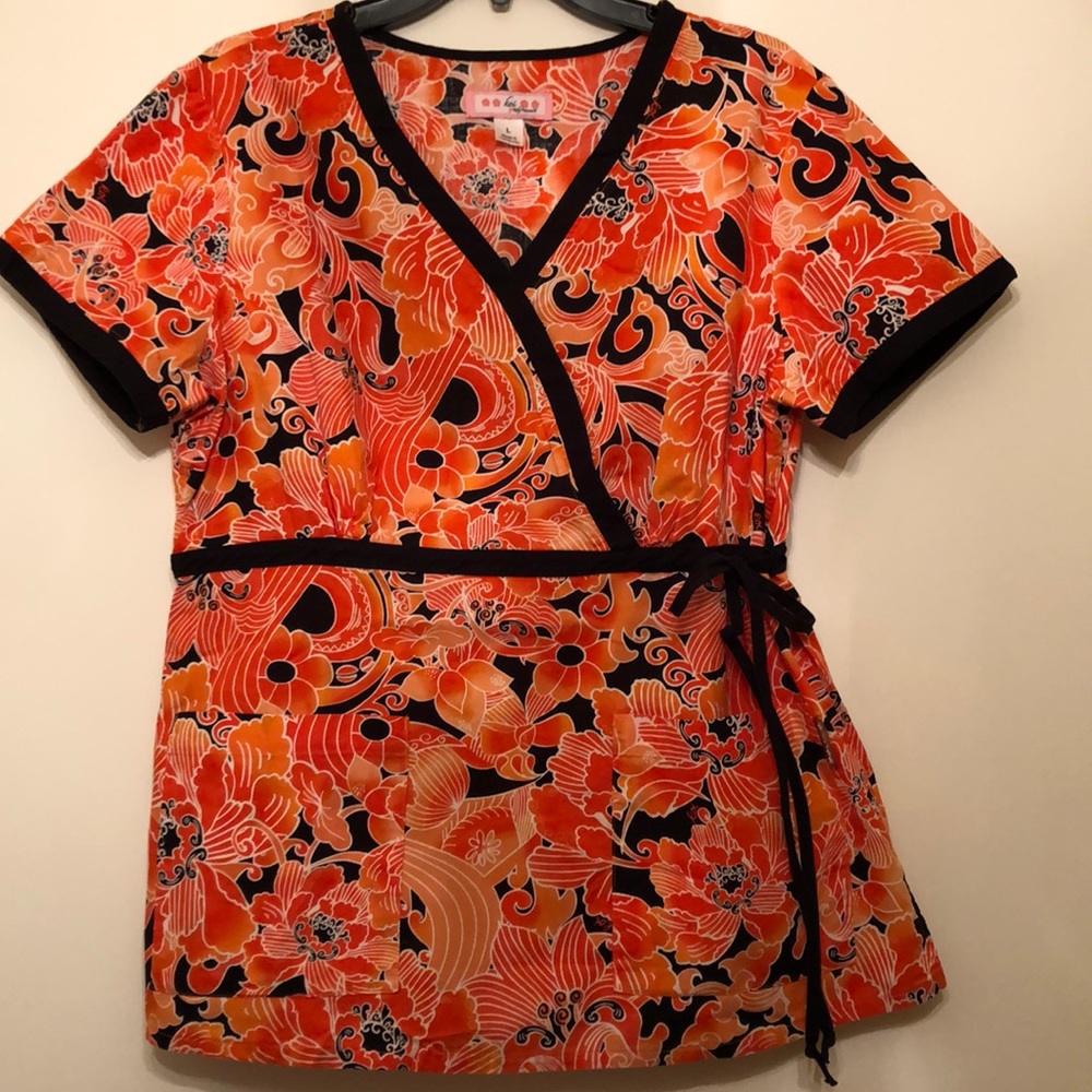 Koi scrub top. Like new. Black trim & cinch tie.